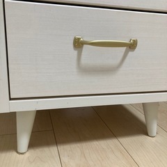 白木5段チェスト⭐︎B-COMPANYビーカンパニー⭐︎40cm角で高さ約1メートル☆北欧風⭐︎取っ手はゴールドの画像