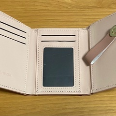 花モチーフ ピンク 三つ折り財布の画像