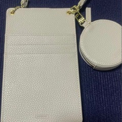 ショルダーストラップ付きスマホケースの画像