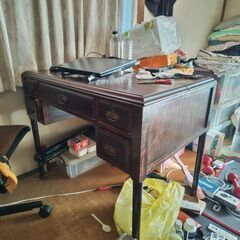 昭和時代のレトロ机の画像