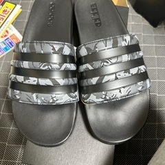 新品adidasサンダルの画像