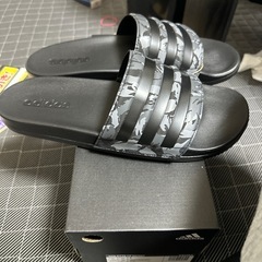 新品adidasサンダルの画像