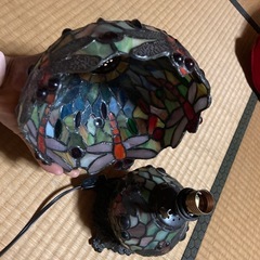 ステンドグラスのスタンドライトの画像