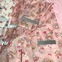 三連休にお取り引き出来る方✨✨
レインコート可愛いホットケーキキティとマイメロの画像