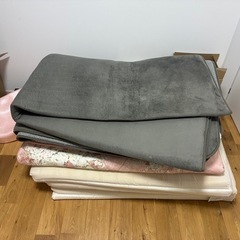 カーペット、ドライヤー、布団、マットレスの画像