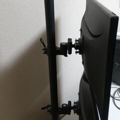 サンワダイレクト モニターアーム デュアルディスプレイ 対応 上下2面設置タイプ モニターアーム 100-LA021の画像