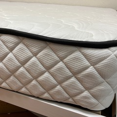 Irisのマトレスとベッドの画像