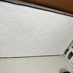 Irisのマトレスとベッドの画像