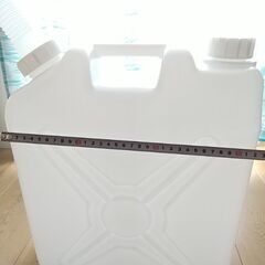 水用ポリタンク２０Ｌノズル付き【両口扁平缶・ポリ缶】の画像