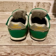New Balance ニューバランス 緑色 スニーカー 12.5センチの画像