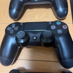 【
中古】PlayStation4 ＆ コントローラ3個 の画像