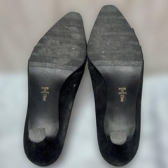 Pitti ピッティ／黒スエードパンプス／リボンデザイン／23.0cmの画像