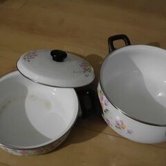 ホーロー両手鍋の画像