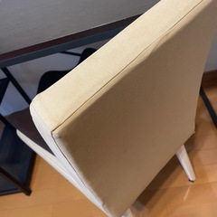 机と椅子の画像