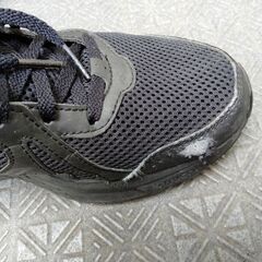 中古 アディダス25.5cmとスケッチャーズ26.0cmとサッカニー25.5cmのスニーカーの三足セット 黒 メンズの画像