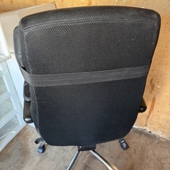 ゲーミングチェア黒の画像