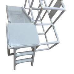 ジャングルジムと滑り台の画像