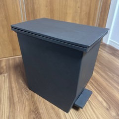 ゴミ箱の画像