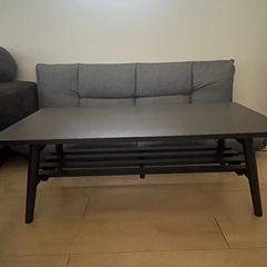 ソファとテーブルの画像