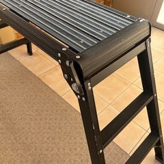 脚立アルミ式足場の画像