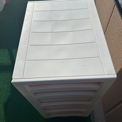 プラスチック製の収納ケース　の画像