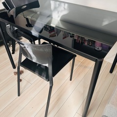 4名掛けダイニングテーブルセットの画像