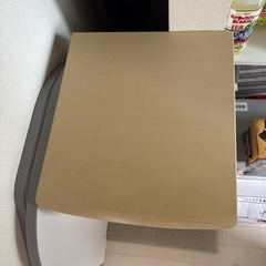 ベッドサイドテーブルの画像
