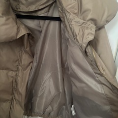 ダウンジャケットベージュ美品の画像