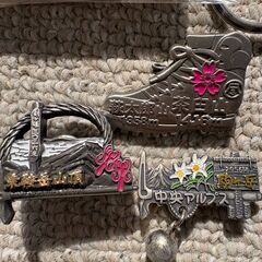 モンベルクラブ会員章2種、入笠山、茶臼山、駒ヶ岳、乗鞍岳山頂の画像