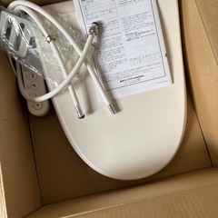 新品【TOSHIBA 温水洗浄便座（ウォシュレット）／取付部品・説明書付き】の画像