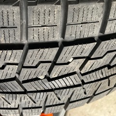 サイプ有り！　スタッドレスタイヤ　215/65R16 美品　の画像