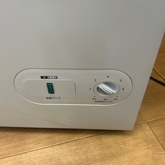 【引取】2025年製 ALLEGiA家庭用ノンフロン冷凍庫 AR-BD43-BNWの画像