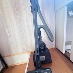【取引中】TOSHIBAサイクロン掃除機の画像