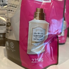 ラボン☆シャイニームーン☆柔軟剤入り洗剤☆詰め替え☆大容量の画像