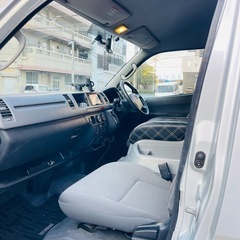 10人乗りハイエースガソリン車の画像