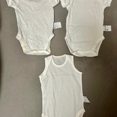 美品】ユニクロ ベビー肌着70サイズ 3枚セットの画像