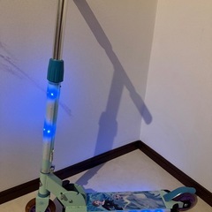 光る　キックボード　折り畳みの画像