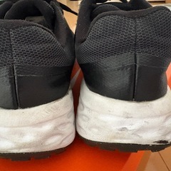 【中古品】NIKEスニーカー　黒　23.5センチの画像