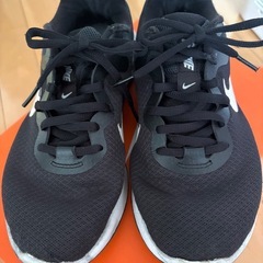 【中古品】NIKEスニーカー　黒　23.5センチの画像