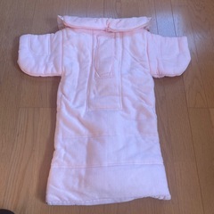 厚手でしっかりとした素材　フード＆フリル付き　ピンクガーゼおくるみの画像