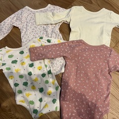 ほぼ新品　長袖ベビー肌着4点セット 90cmの画像