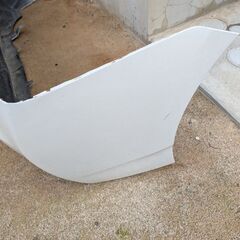 30プリウス後期　純正リアバンパー　パールホワイトの画像