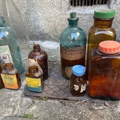 古い昔の瓶の画像