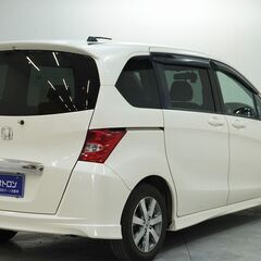 コンパクトミニバン！3列シートでご家族にお勧めです！の画像