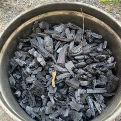 炭　バーベキュー等に　20Lペール缶ぐらいの量の画像
