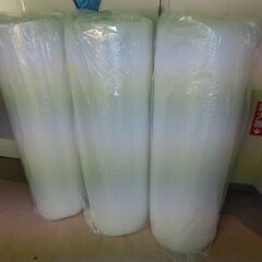 値下げしました。プチプチ。断熱材。梱包材。幅１２００ｍｍ×長さ４２ｍ。新品未使用品。３本で１セットです。の画像