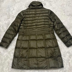【美品】オリーブ色 ボタン付き ダウンジャケット ゆったり 防寒 軽量 Mの画像