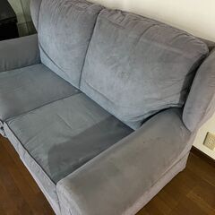 イギリスから輸入した2人掛けソファーと１人掛けソファーのセットの画像