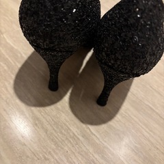 carino パンプスの画像