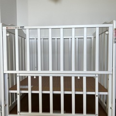 ベビーベッドの画像